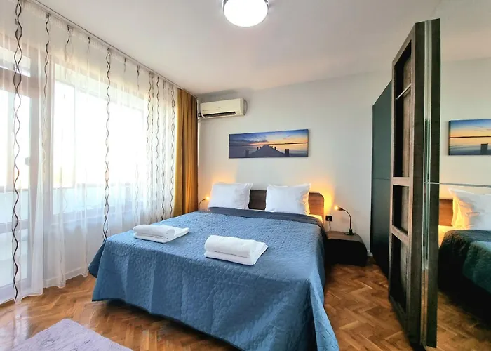 Апартамент Sunrise - 2 Bedrooms To The Sea Бургас