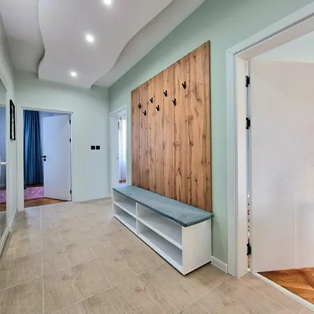 Sunrise - 2 Bedrooms To The Sea Apartment